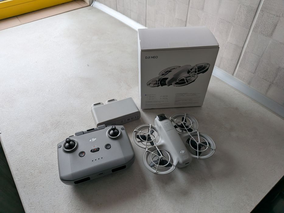 DJI Neo Combo  дрон  на 2 месеца