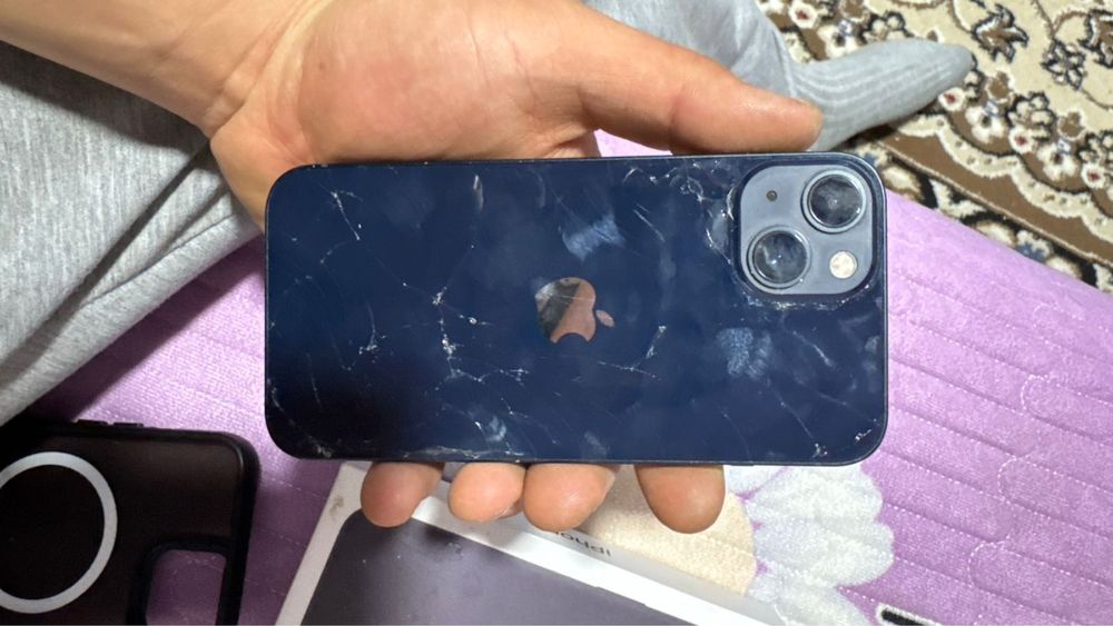 Айфон 13 почти новый