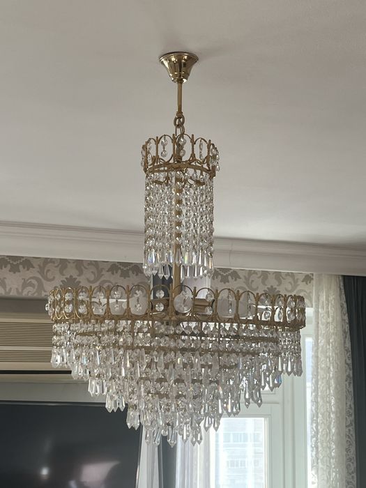 Люстра позолоченная