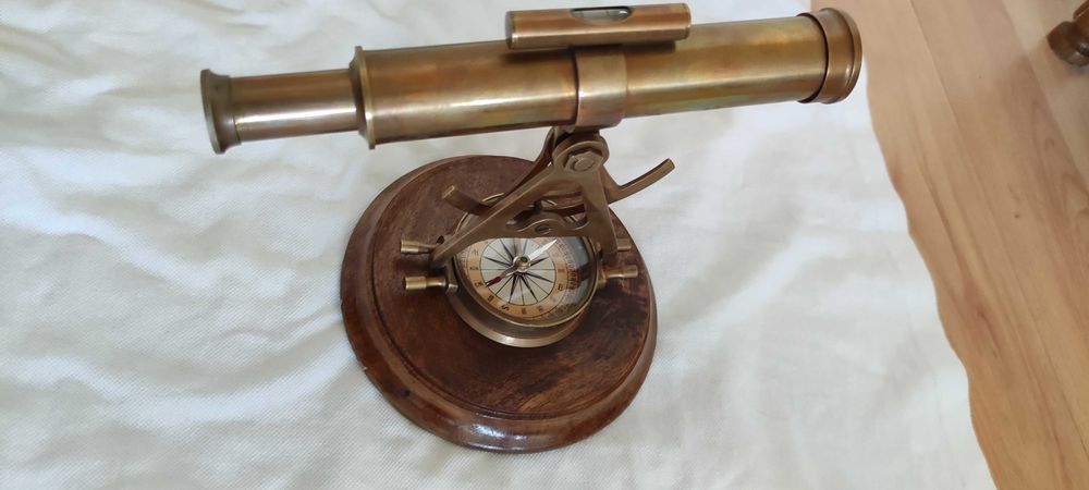 Секстанти и магнитни компаси - реплика