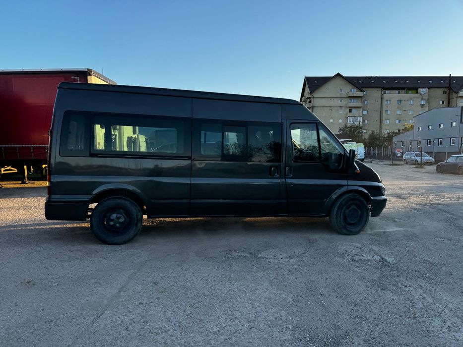 Vand Ford Transit 2,4 diesel cu 9 locuri