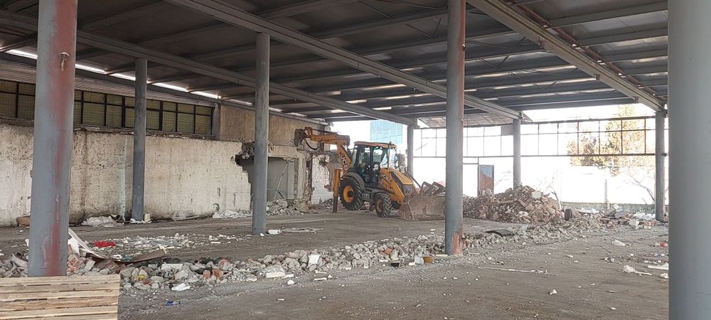 inchirieri buldoexcavatoare , deszapezire , demolari , fundatii