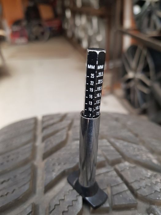 2 buc Anv.iarna 235/60r18  hankook