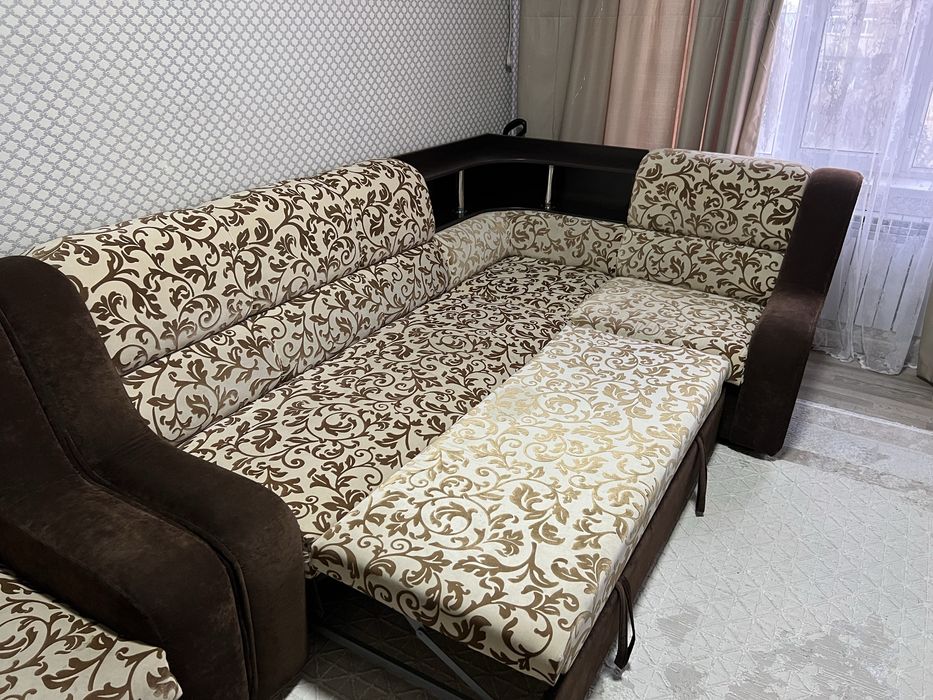 Продам угловой раскладной диван с креслом