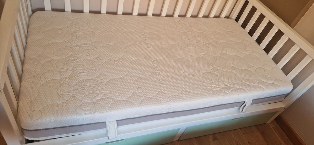 Pat pentru copii din lemn tip casuta