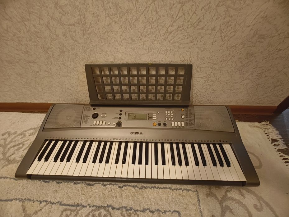 Продаю синтезатор