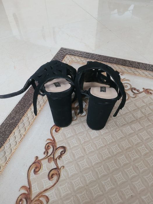 Sandale mărimea  37