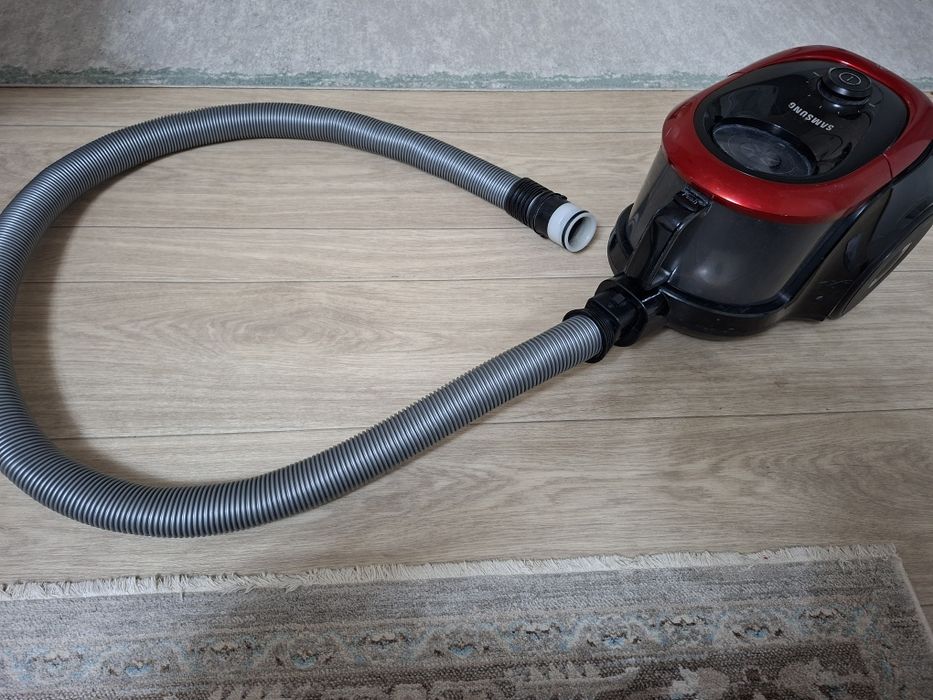 Продам пылесос самсунг SC18M21