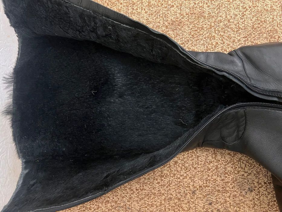 Сапоги  38 размер ,из натуральной кожи  на меху, черные
