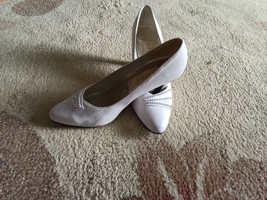 Туфли свадебные в хорошем состоянии