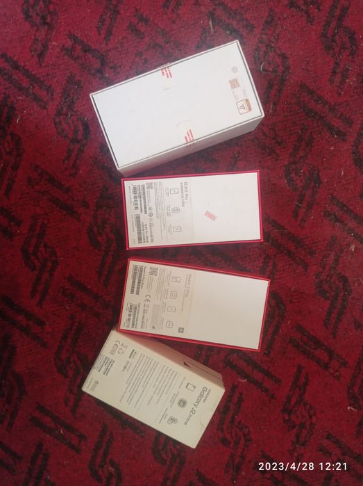 Продам коробки от телефонов.