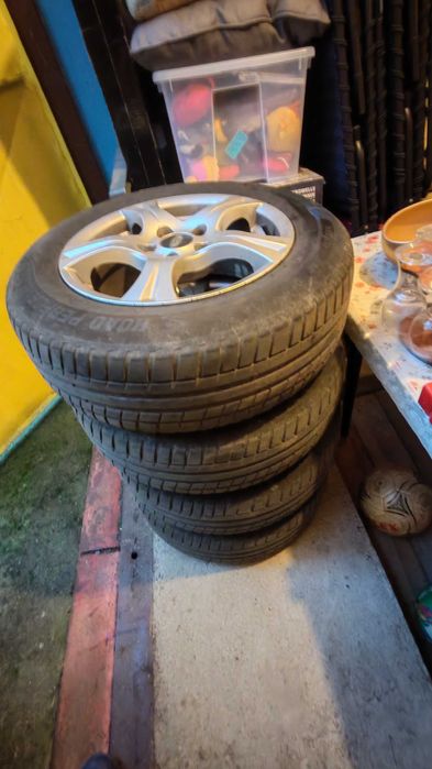 Vând 4 jante aliaj cu cauciucuri de vara 195/65/15