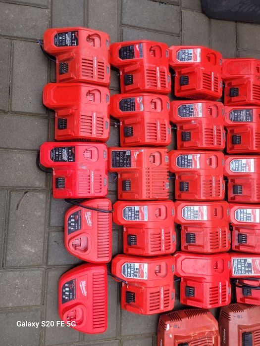 Încărcătoare Milwaukee defecte