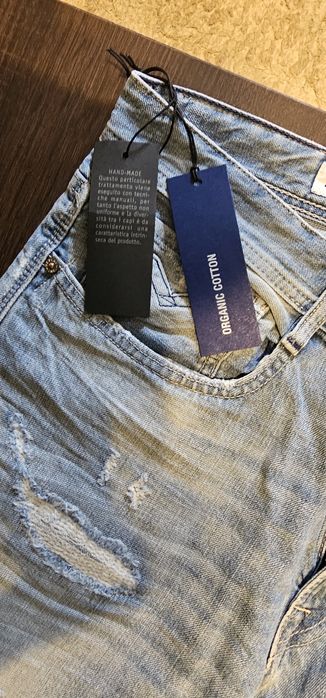 Blugi Replay noi cu eticheta