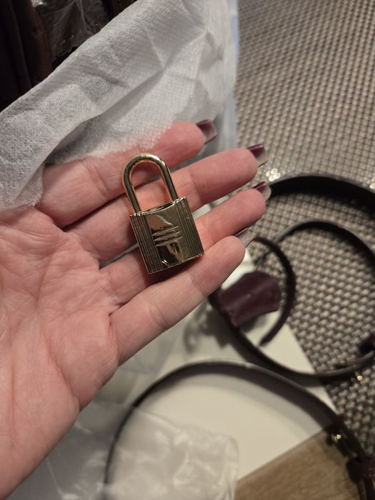 Налична Hermes в бордо