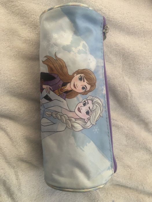 Penar si ghiozdan Elsa