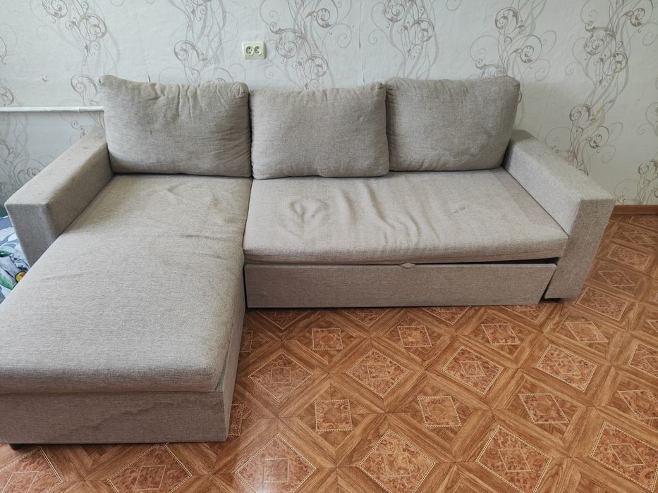 Продаю угловой диван