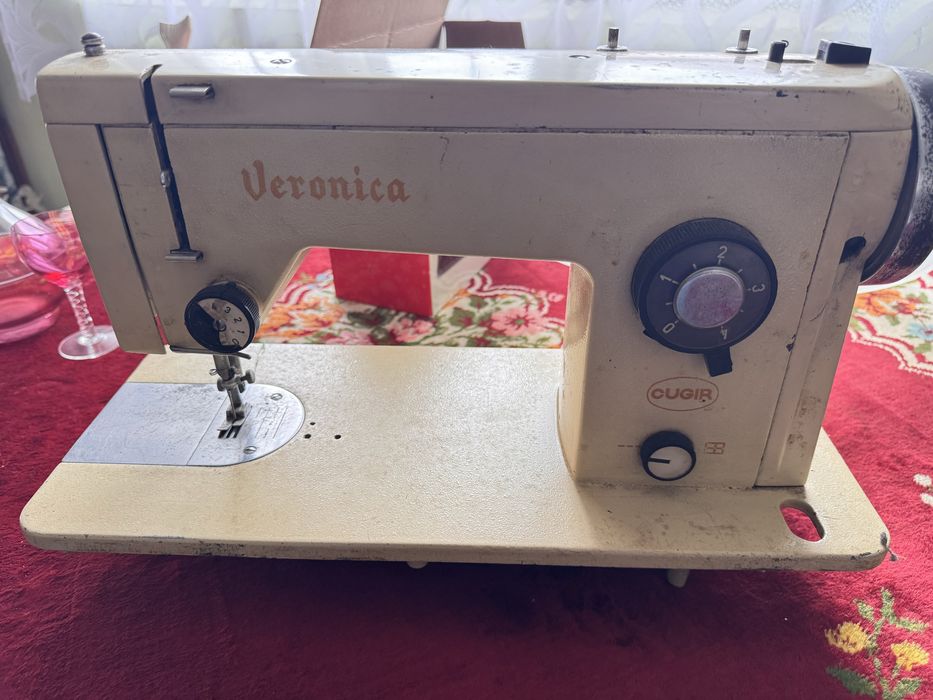 Masina de cusut defecta