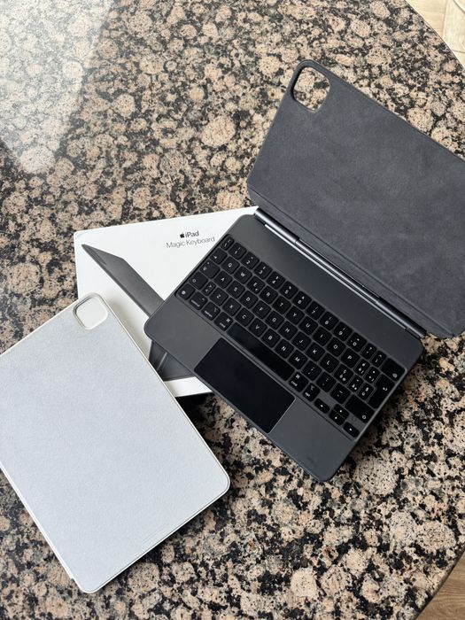 Apple Magic Keyboard: iPad Keyboard case for iPad Pro 11-inch / Air