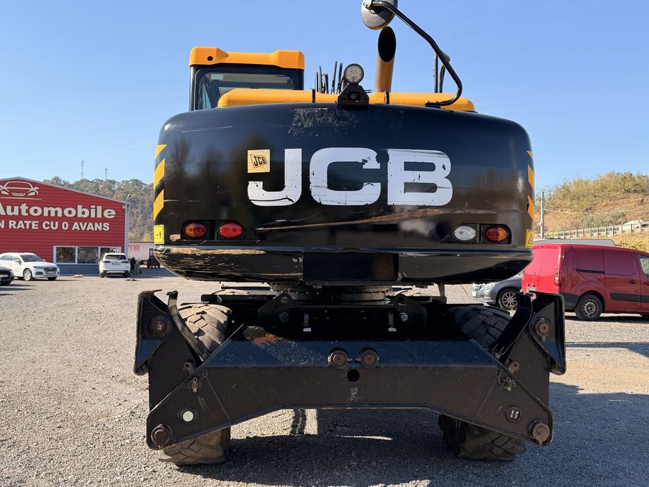 Excavator JCB pe roti