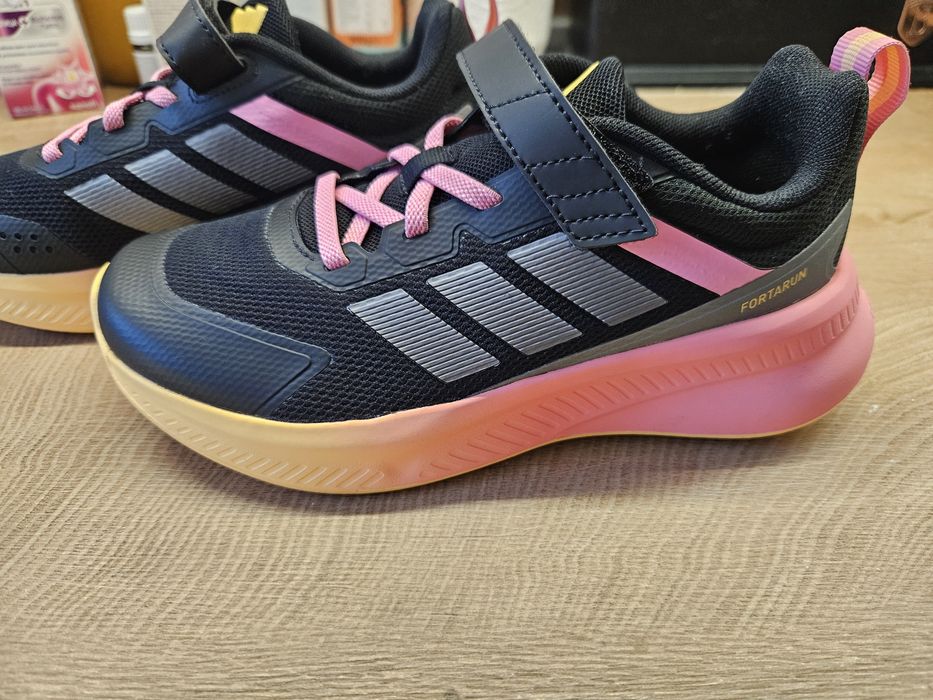 Маратонки  Adidas 32