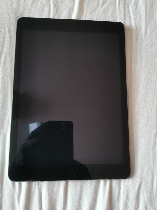 IPad Air 1 model  A1475  64 GB, IOS Version 12.5.8  modelul cu cartela