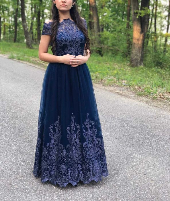 Vand rochii de ocazie