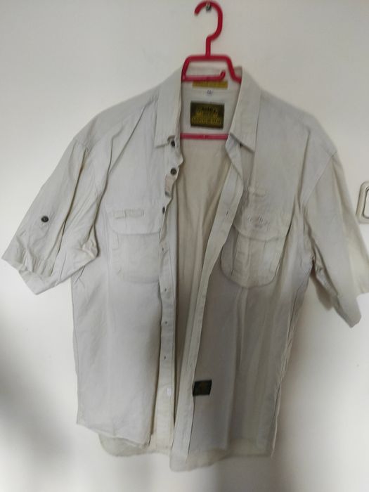 Cămăși cu mânecă scurtă și lungă modele diferite, culori diferite