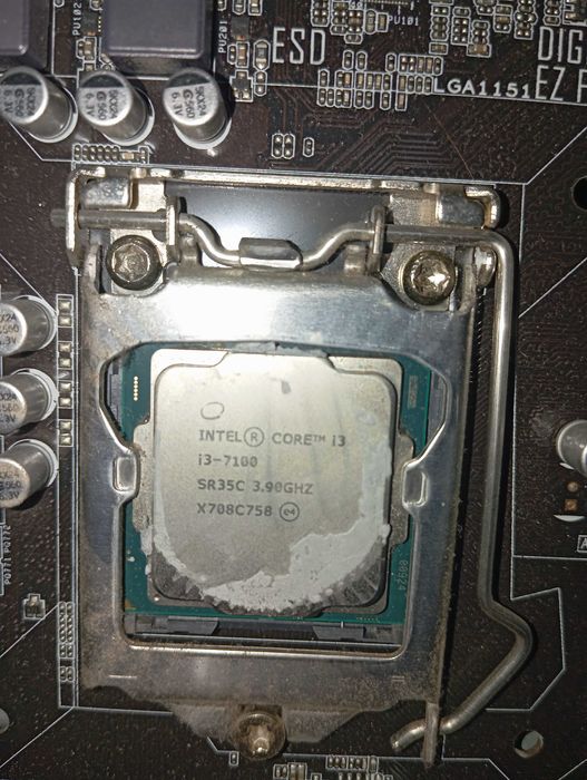 Дъно Asus H110M + i3 7100 процесор охладител