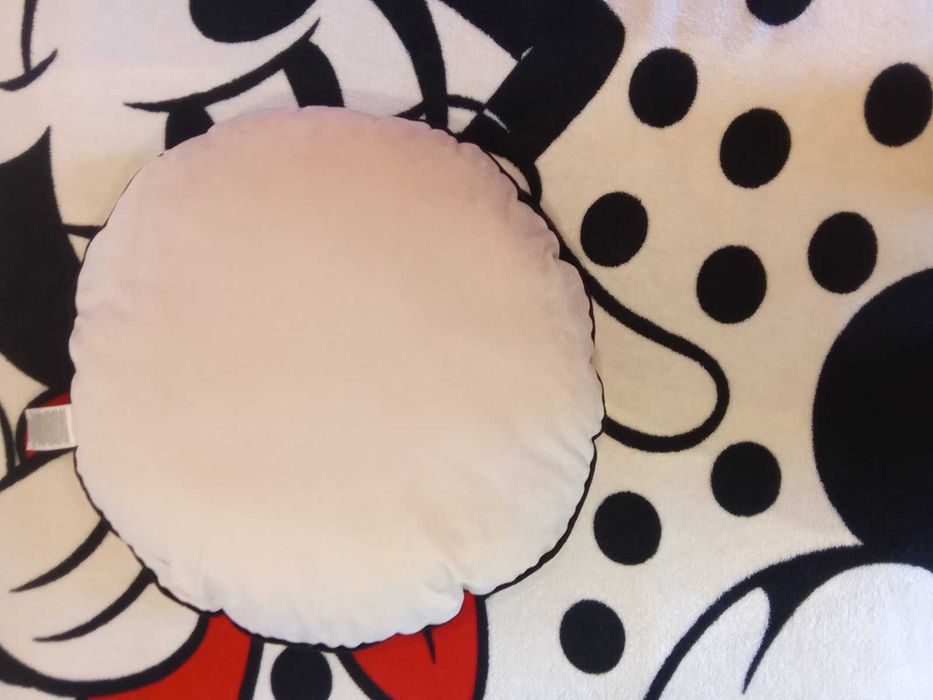 Одеало и  възглавница Дисни - 15 евро.