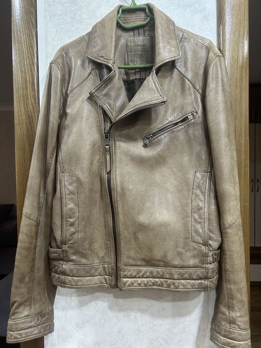 Кожаная мужская куртка “MANGO”