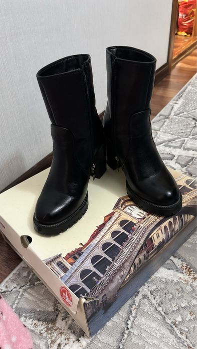 зимние сапоги.