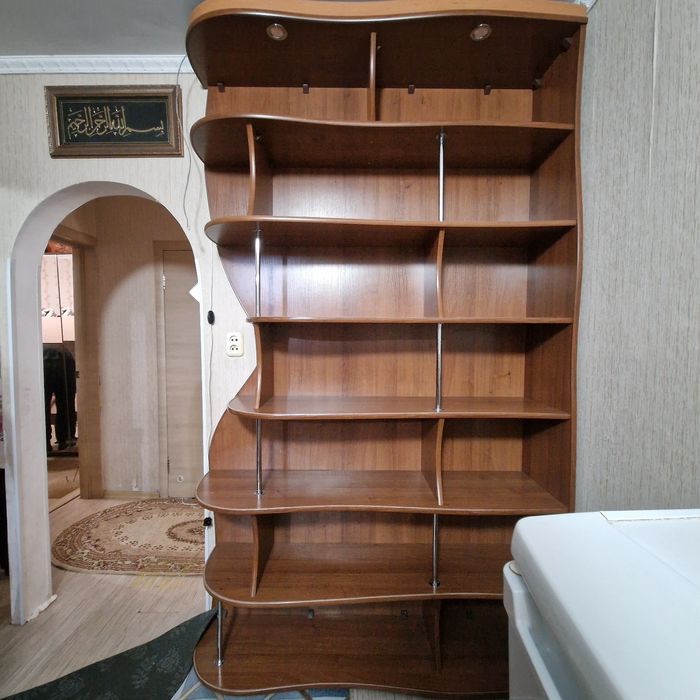 Продаю срочно книжную полку