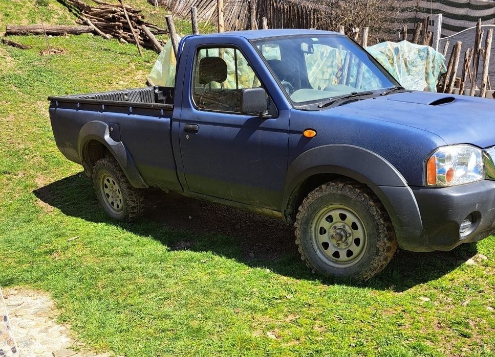Vând Nissan Navara