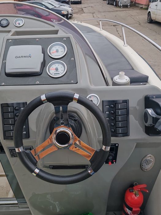 Barca Clear Aries Cabin