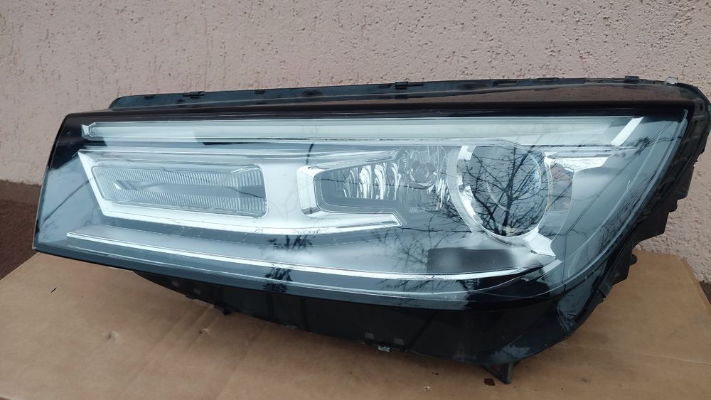 Far stg Audi Q5  model 2018 80