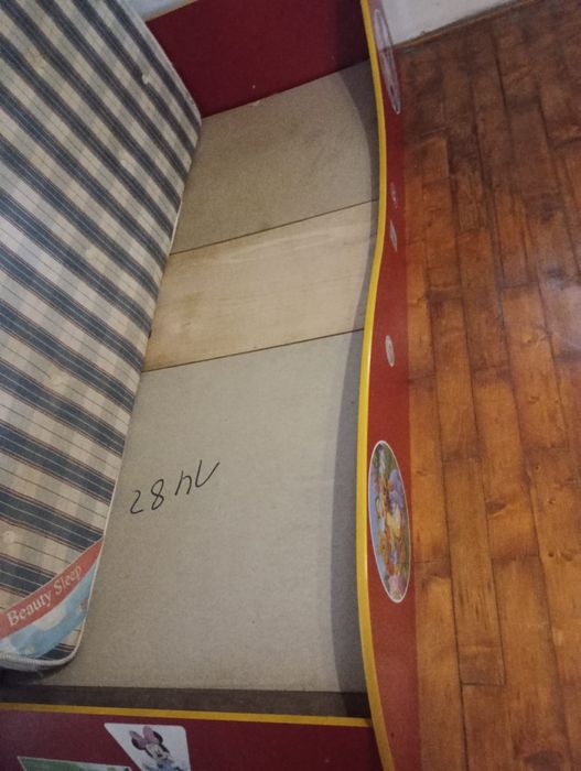 Pat copii  în forma de mașină cu saltea.