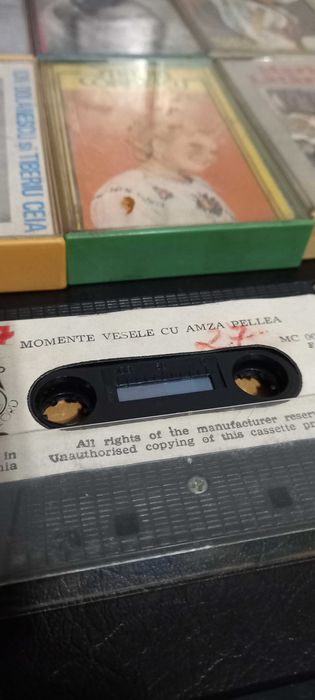 Casete vechi cu muzică românească