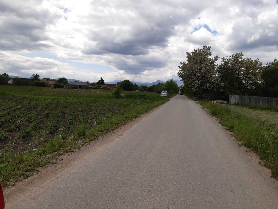 Vand parcele teren intravilan construibil utilitati la drum asfaltat in loc Lunca Calnicului pozitionare foarte buna