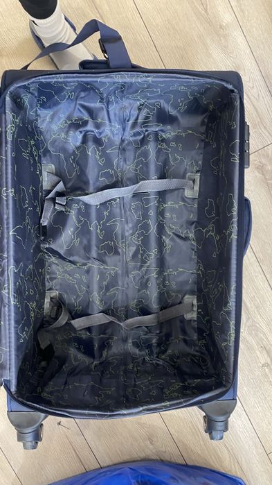 Продам большой чемодан