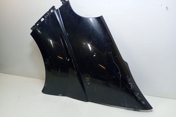 Aripa stanga Prezinta zgarieturi Nissan Primastar  seria