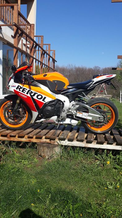 Motocicleta honda cbr 1000rr repsol