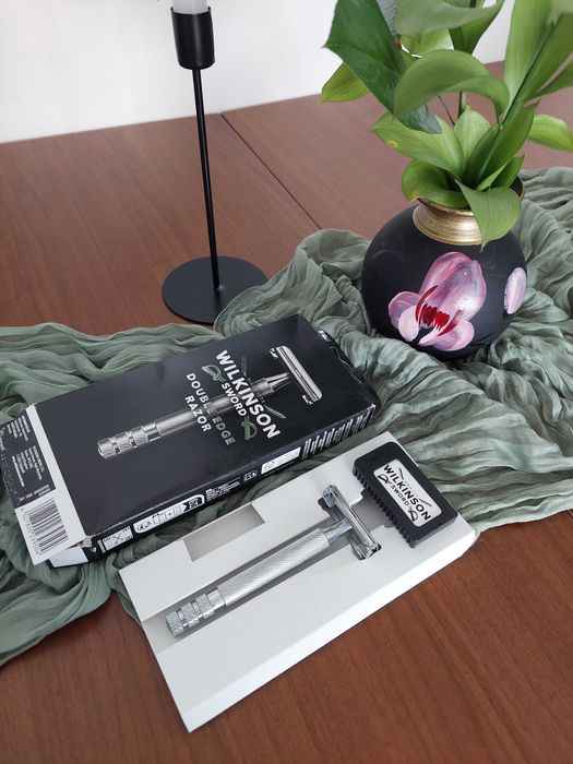 Aparat de ras/barbierit Wilkinson Sword cu cap fluture + 11 lame bonus