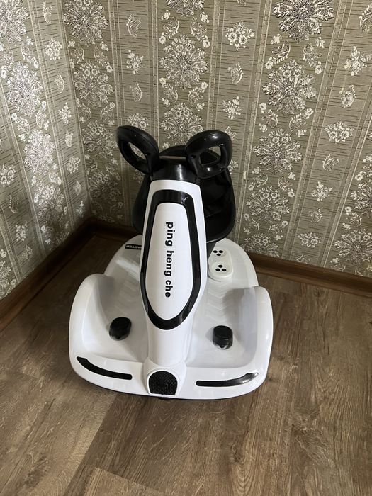 Электромобиль с пультом