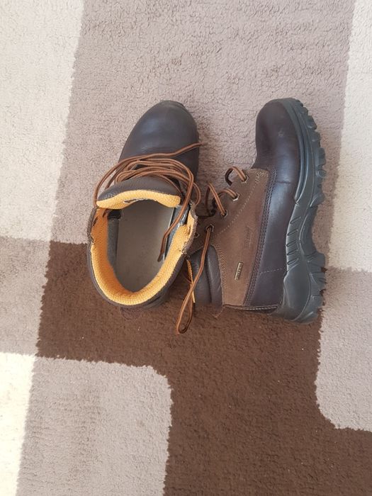 Bocanci din piele de vinzare