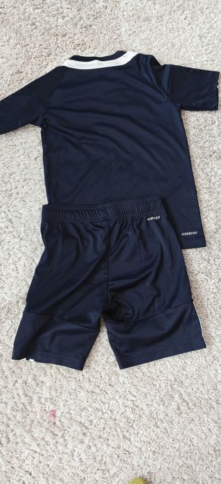 Costum fotbal băieți Adidas mas 140 (9-10 ani) )