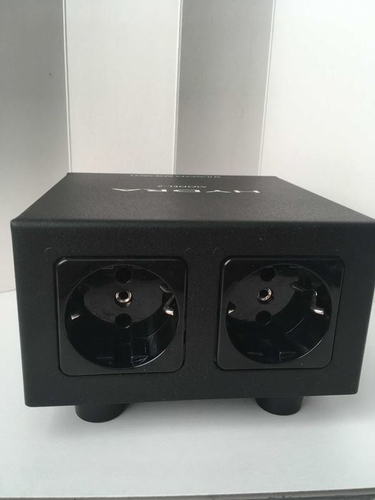 Сетевой фильтр Shunyata Research.