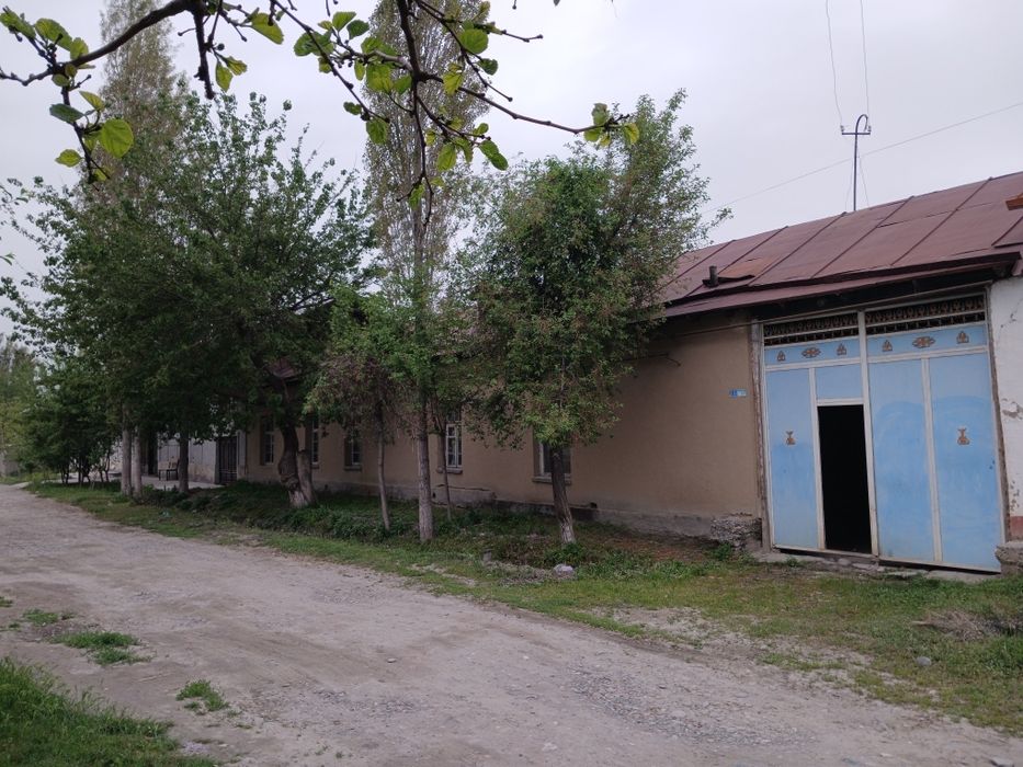 Uy joy hovli uchastka sotiladi