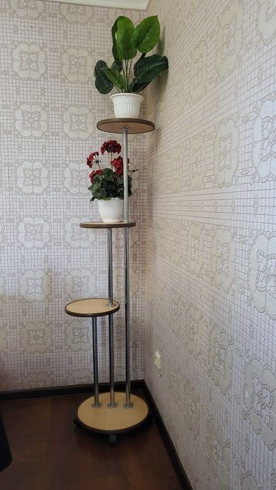 Продам стеллаж для цветов