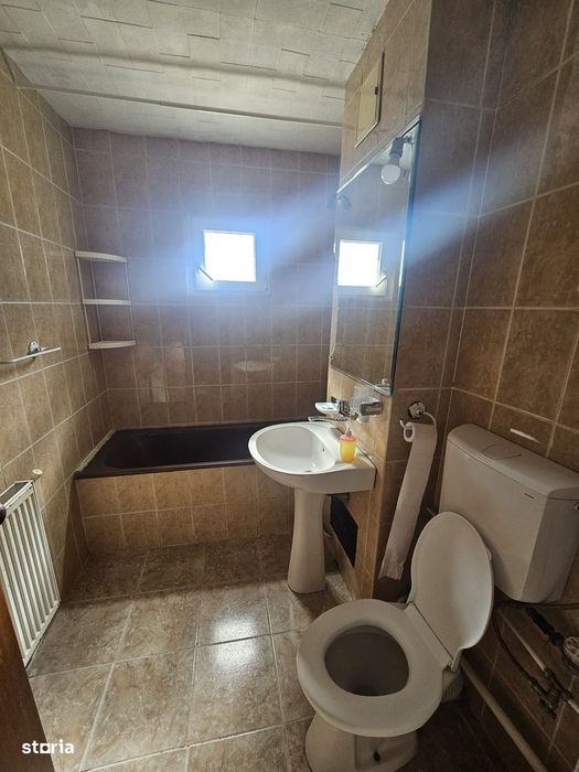 Apartament cu 2 camere de vânzare în Curtea de Argeș.